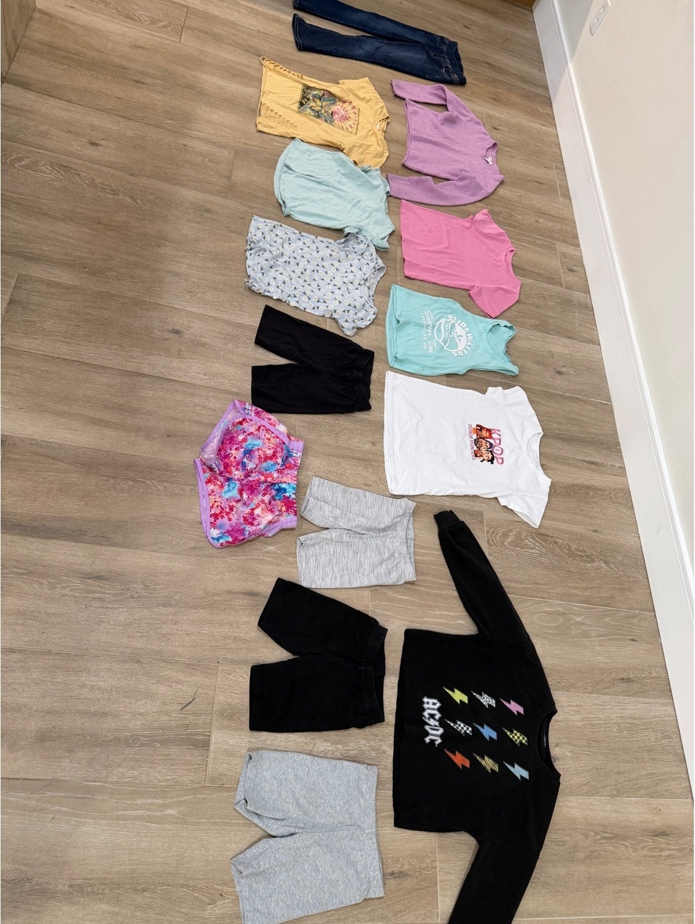 Kids’ Size 6–7 Clothing Bundle — 14 Pieces